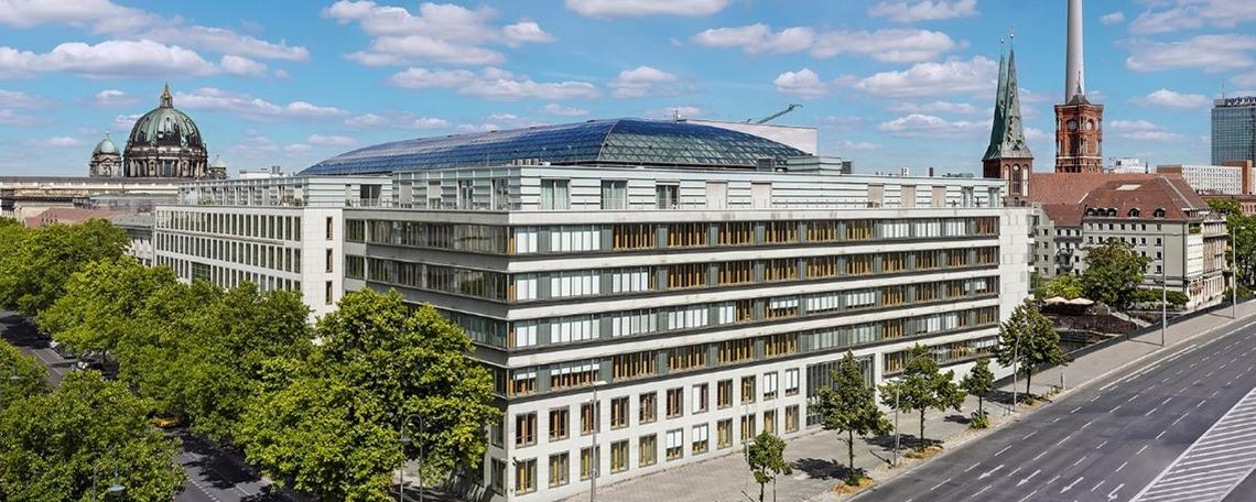 Symbolbild: Stellenanzeige der Kammer DIHK, Rechtsreferendare (w/m/d)